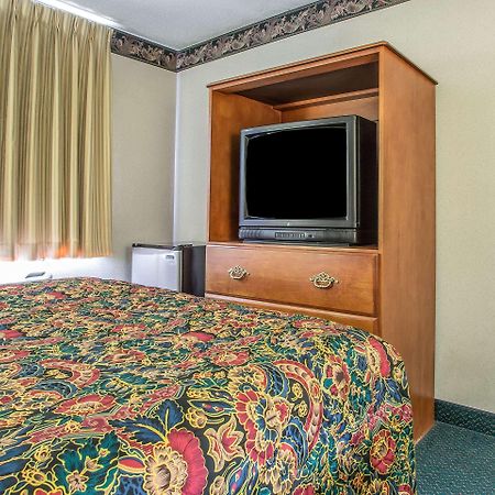 Rodeway Inn Бедфорд Екстериор снимка