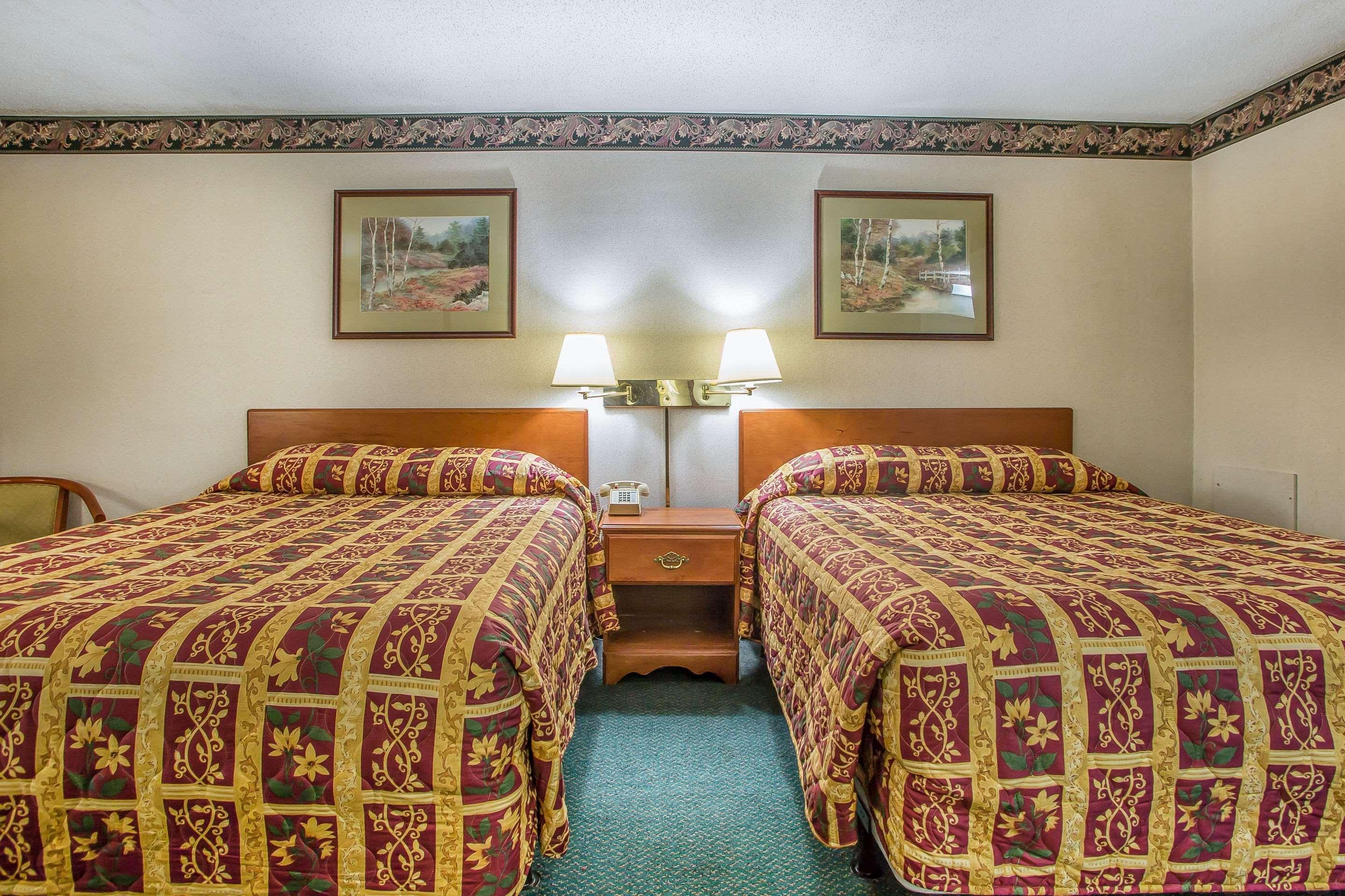 Rodeway Inn Бедфорд Екстериор снимка