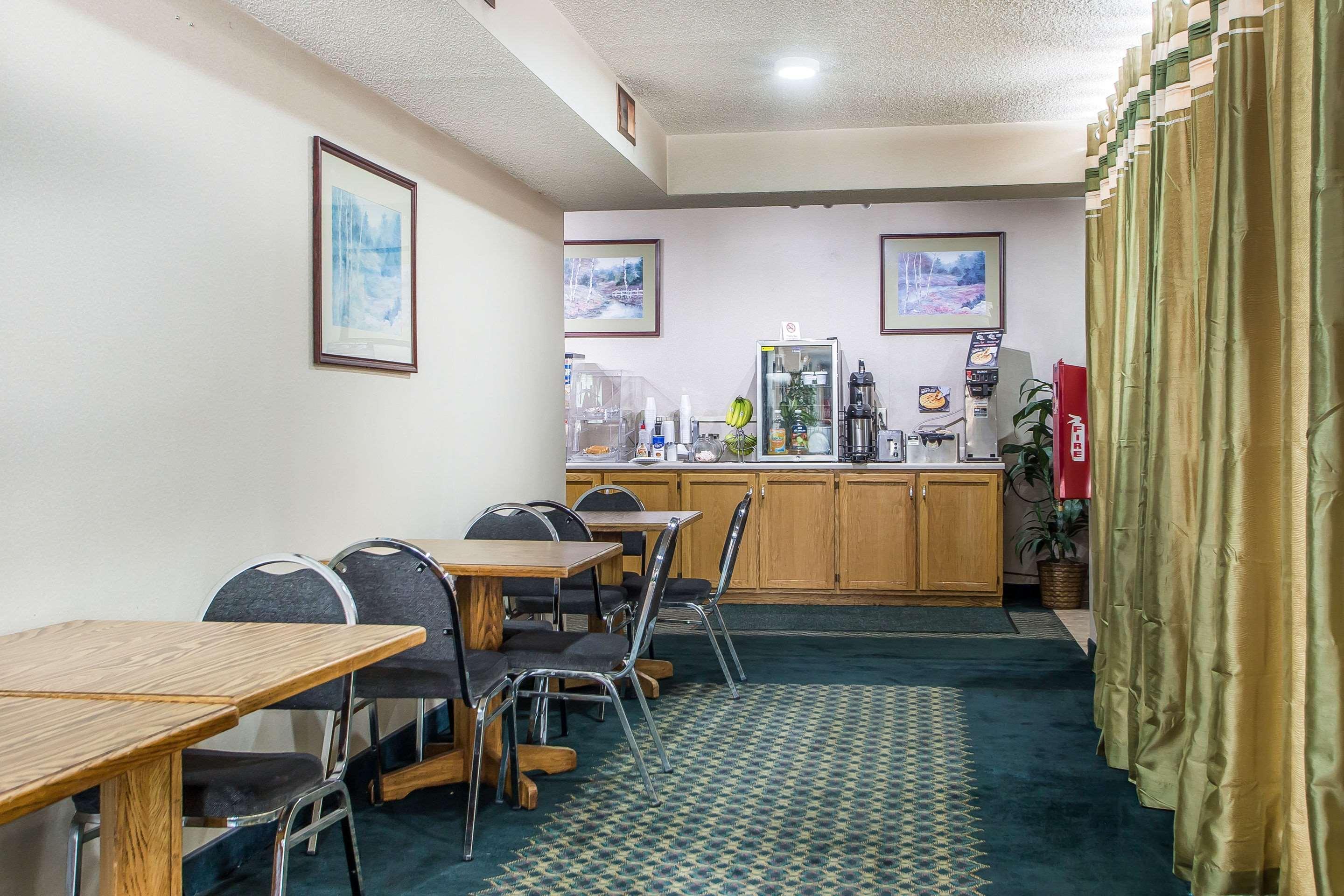 Rodeway Inn Бедфорд Екстериор снимка