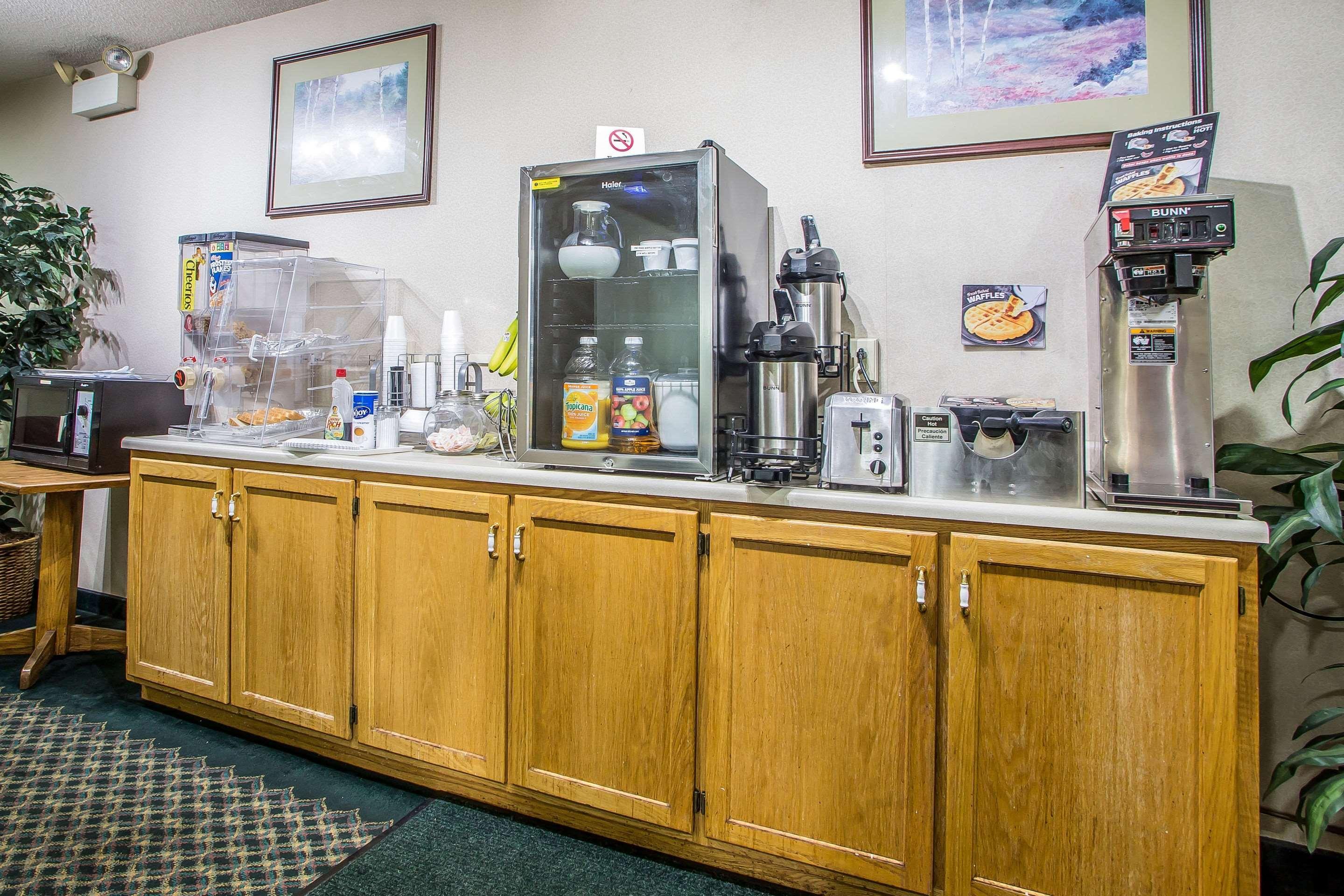 Rodeway Inn Бедфорд Екстериор снимка
