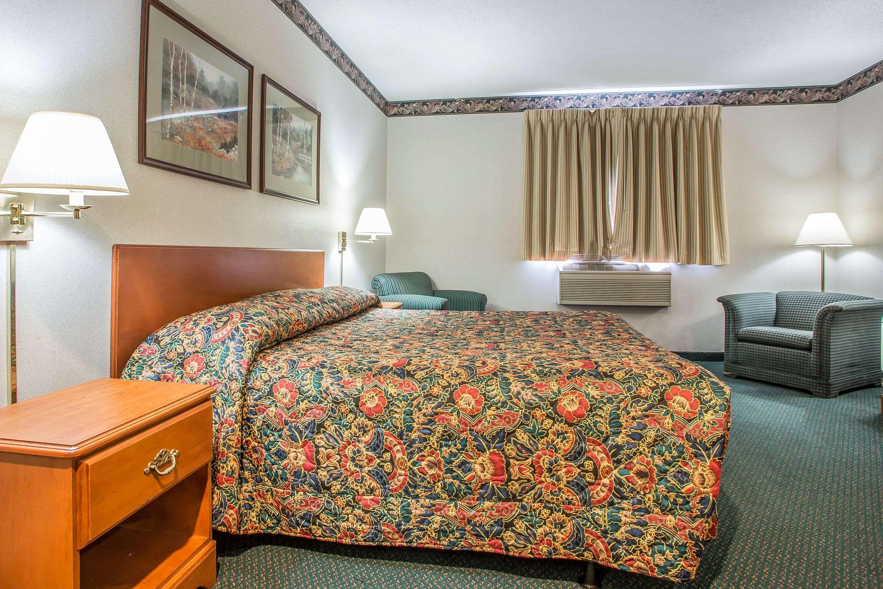 Rodeway Inn Бедфорд Екстериор снимка