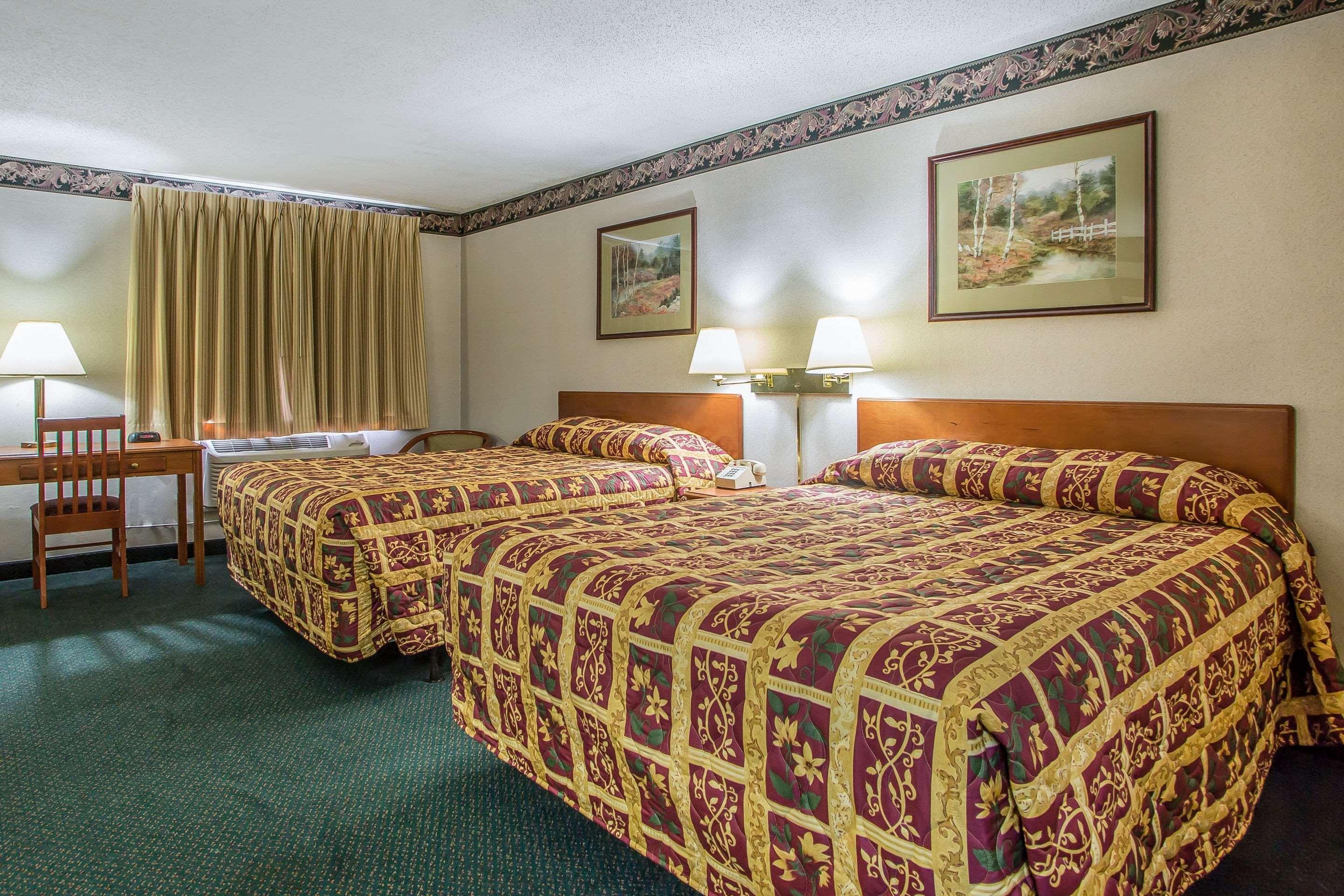 Rodeway Inn Бедфорд Екстериор снимка