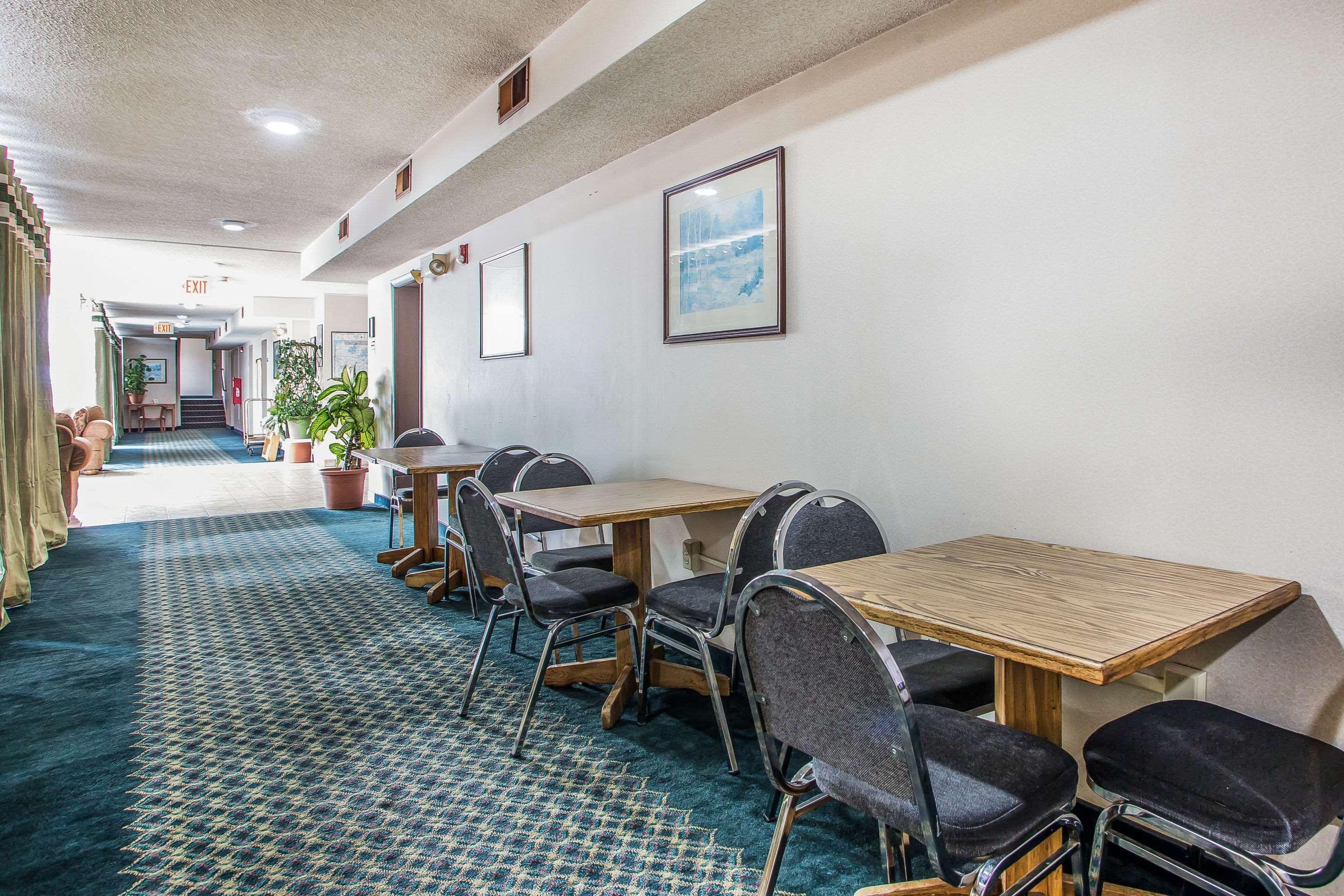 Rodeway Inn Бедфорд Екстериор снимка