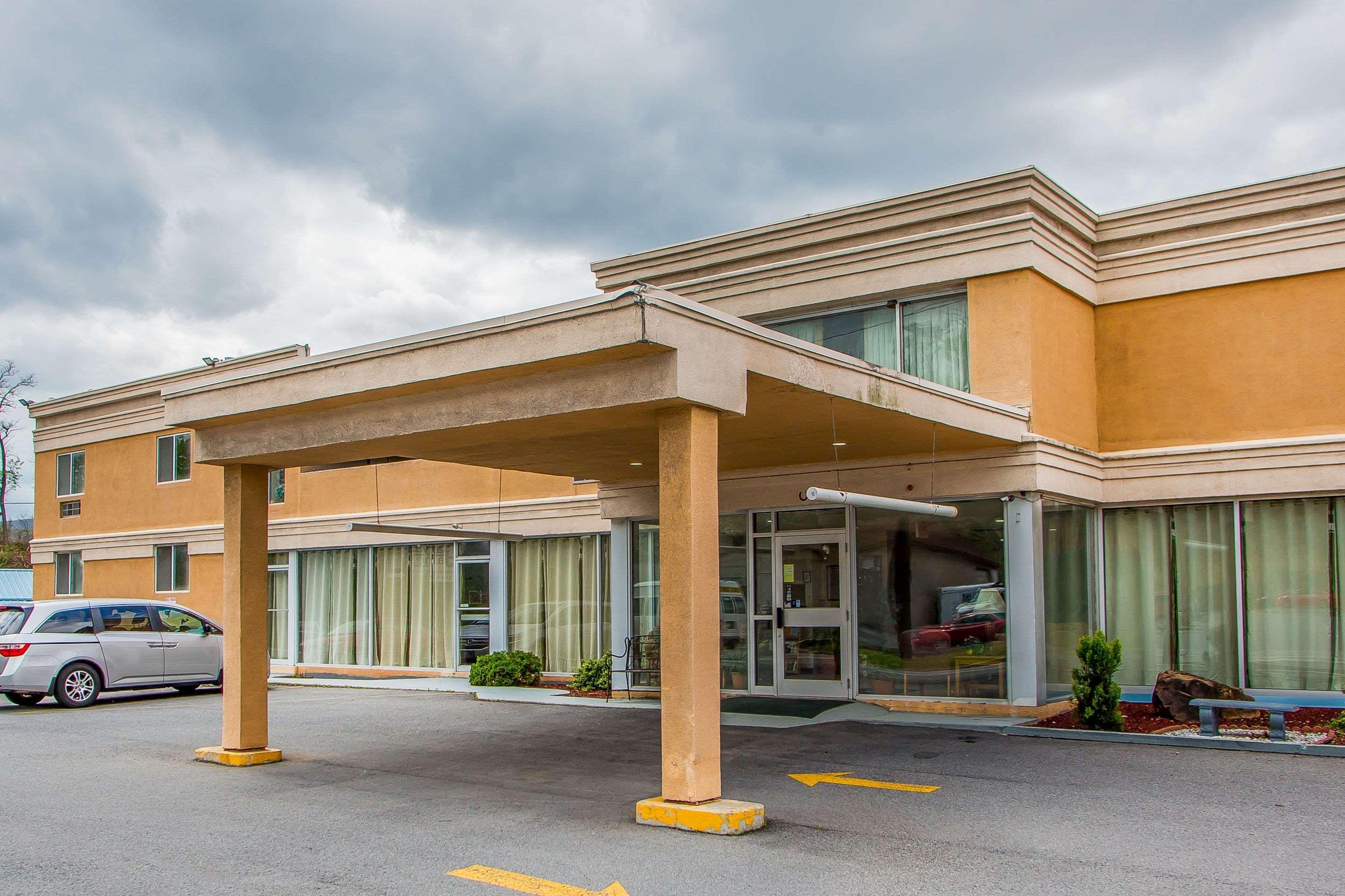 Rodeway Inn Бедфорд Екстериор снимка
