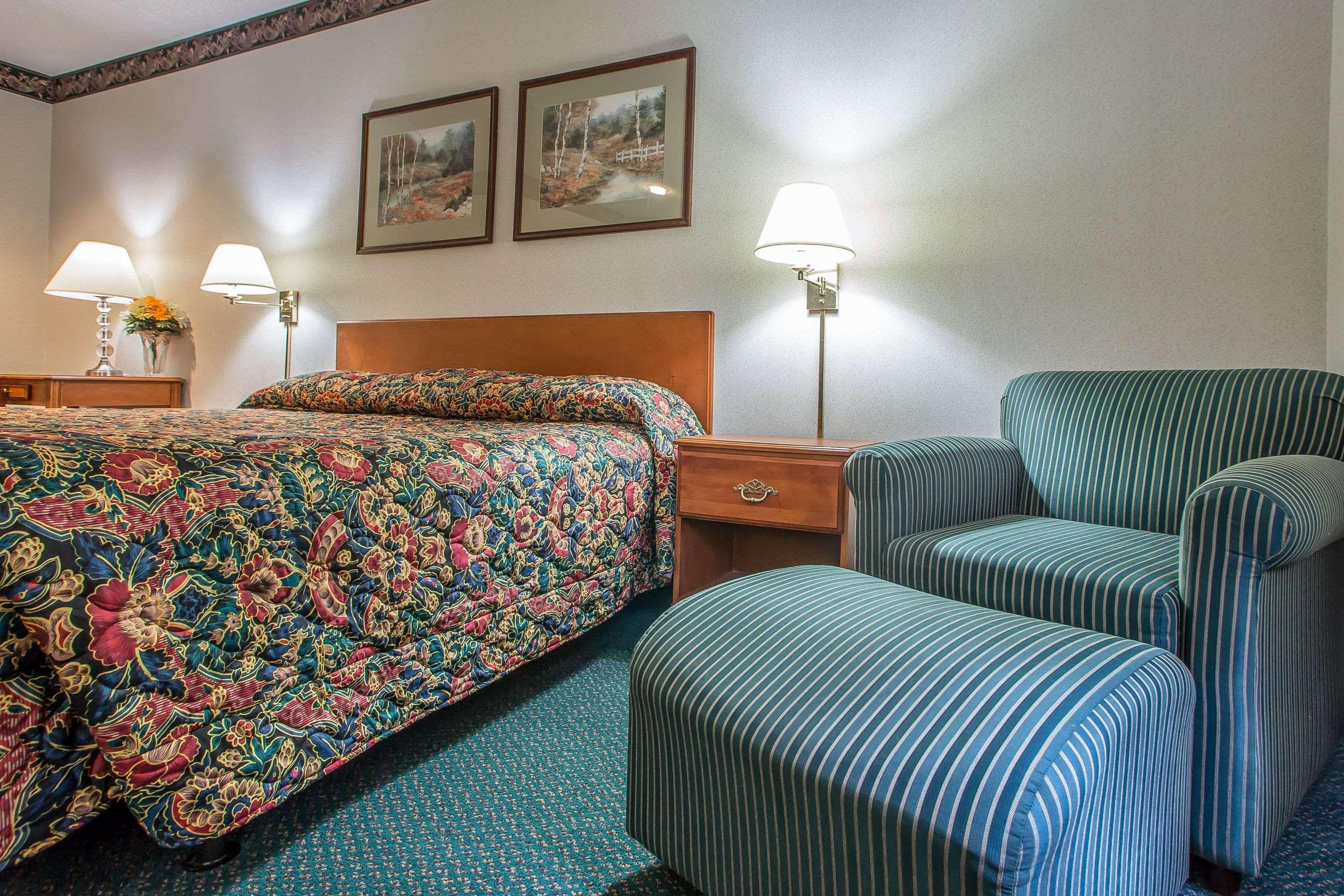 Rodeway Inn Бедфорд Екстериор снимка
