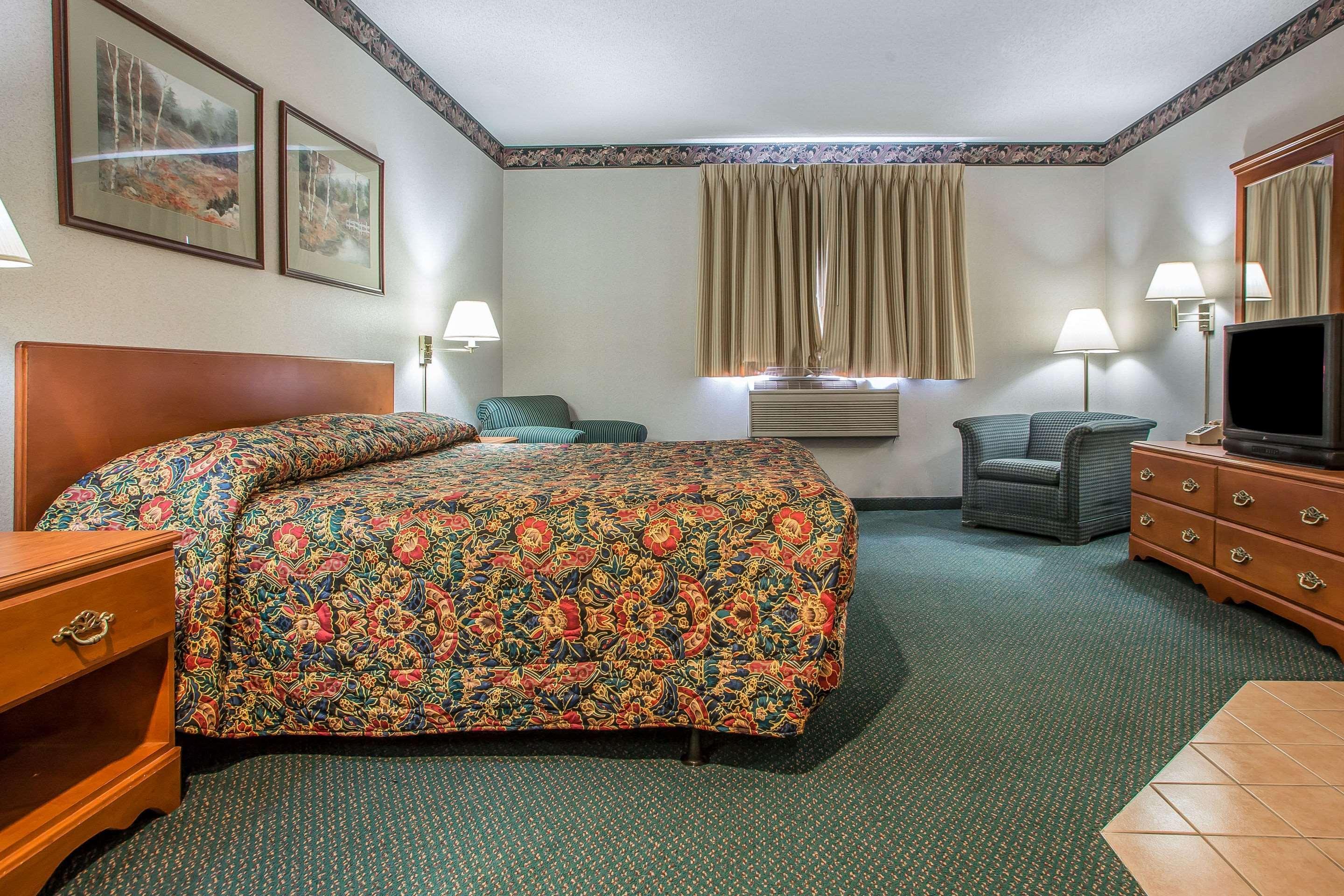 Rodeway Inn Бедфорд Екстериор снимка